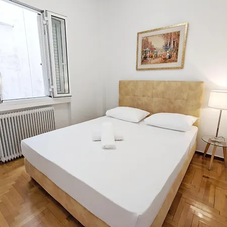 Casa Divas Grand Palace Apartment Athens